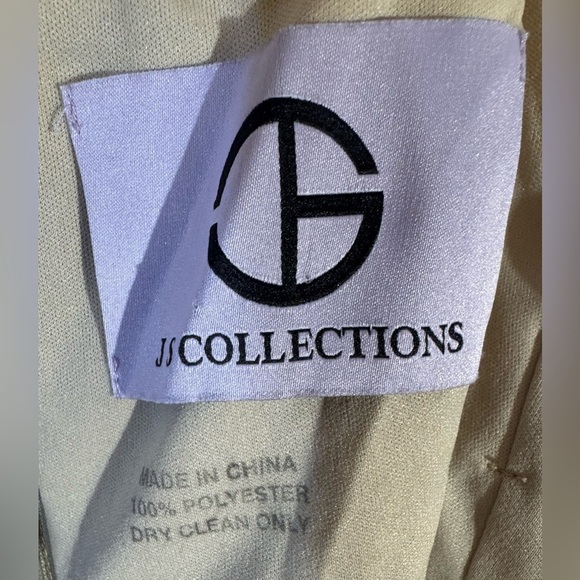 JS Collections Silver High Low Gown with Flutter Sleeves Size 4 NWT - Picture 4 of 5